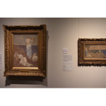 会場風景。
左は≪海辺の乙女たち≫
 （©I.HOSOKAWA）